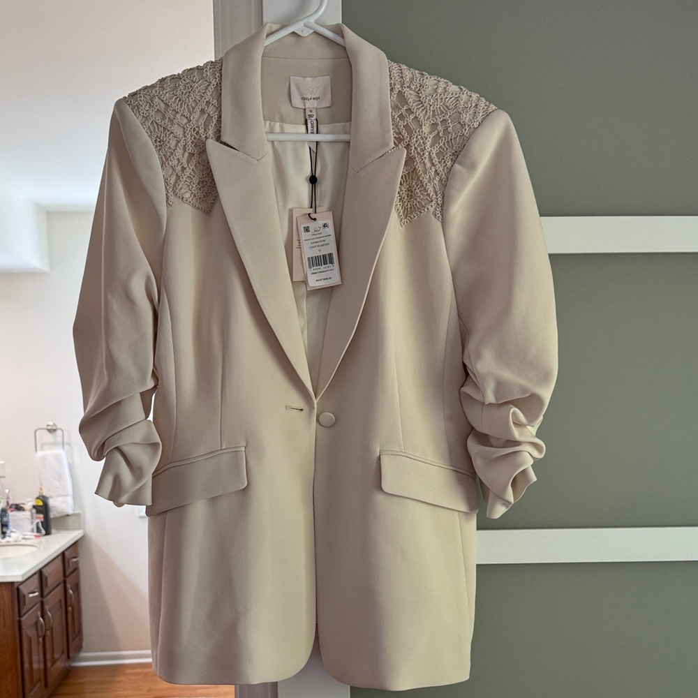 Cinq à Sept Elegant Cream Women's Blazer with lace trim size 12